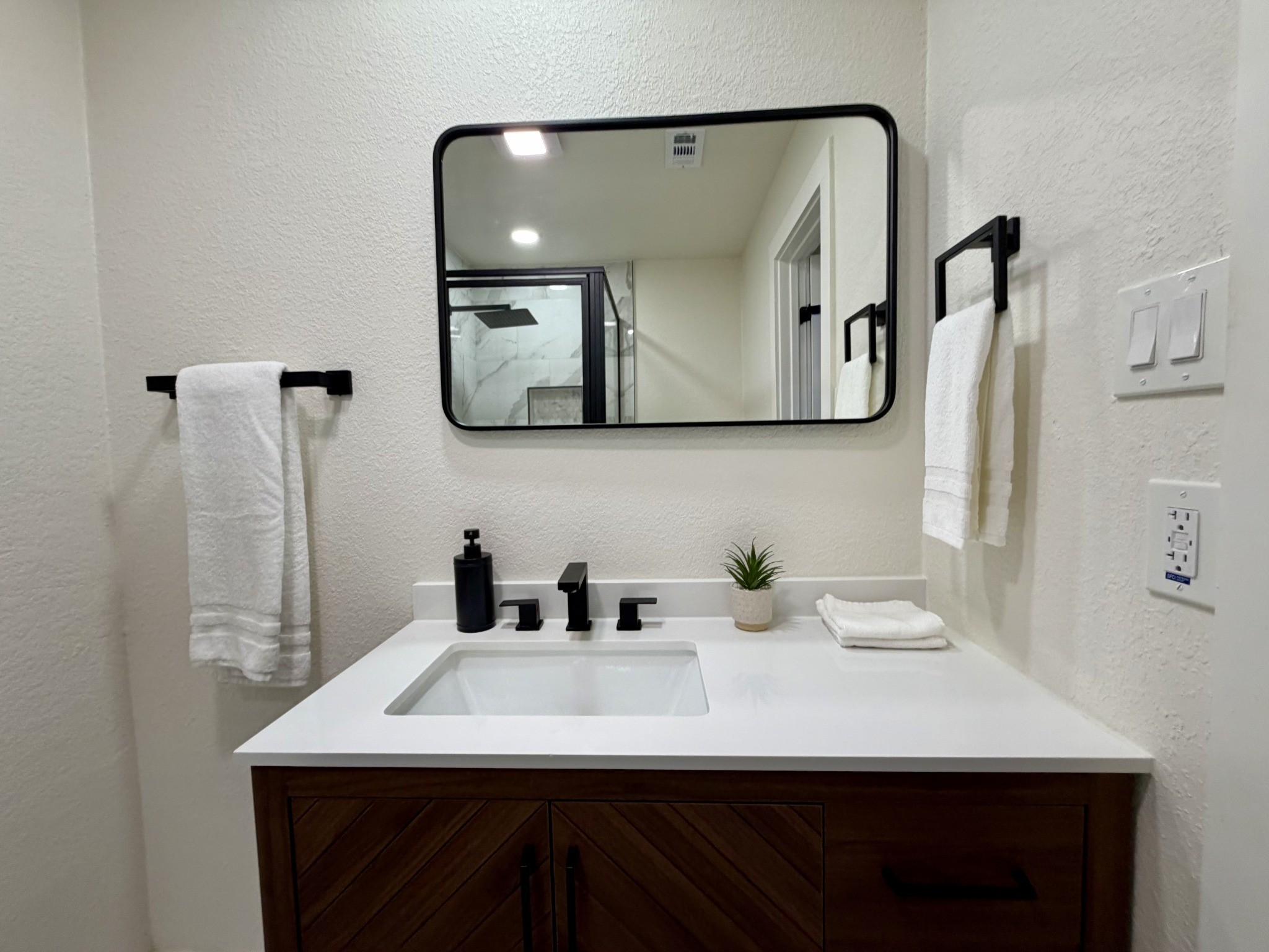 Bathroom 1 vanity