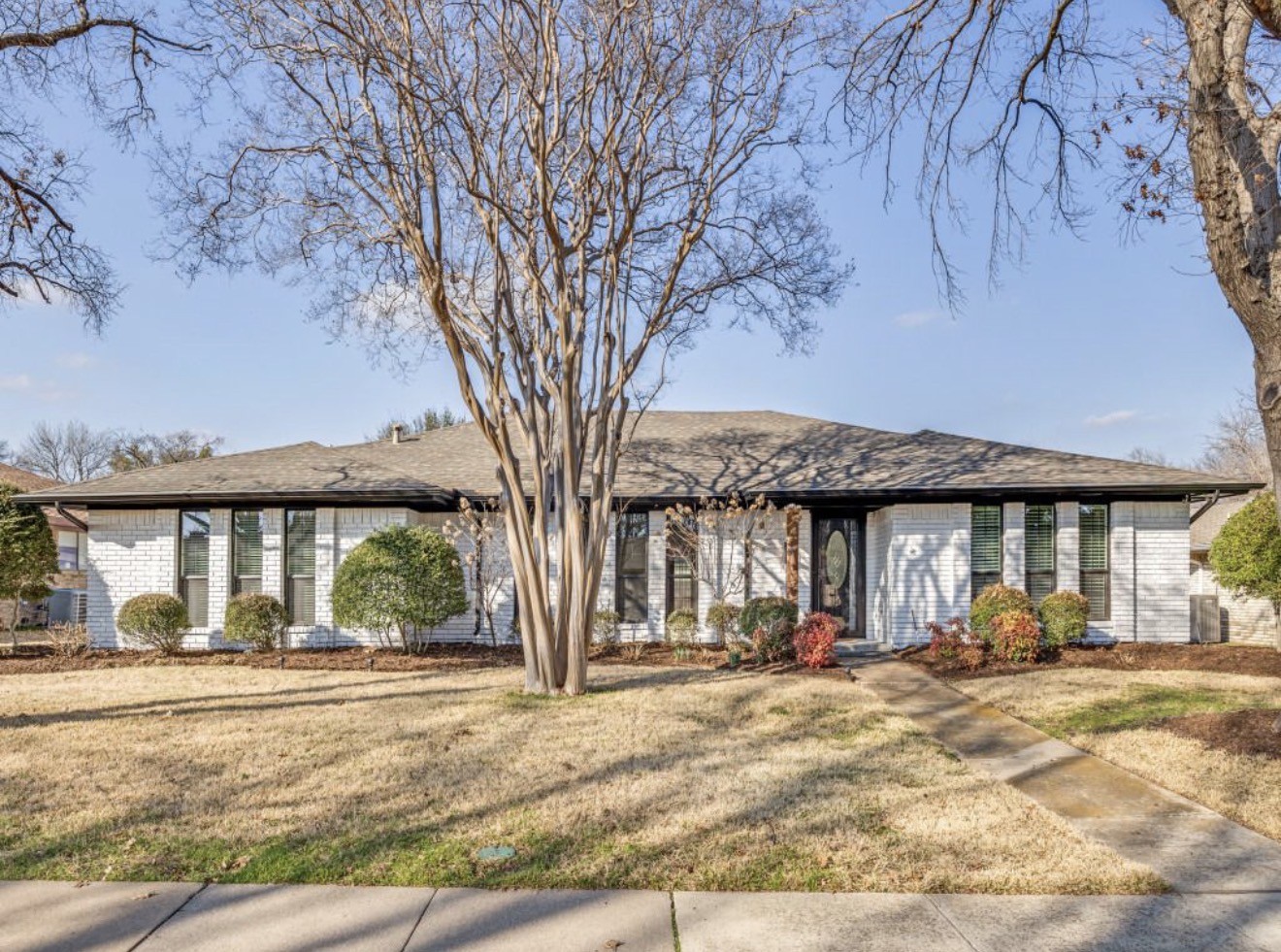 Front exterior of the Plano residence in Stratford Estates